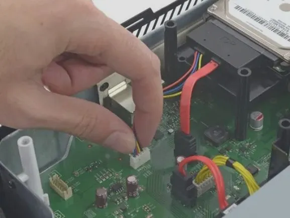 Jak wymienić dysk twardy w Xbox 360? Prosta instrukcja krok po kroku