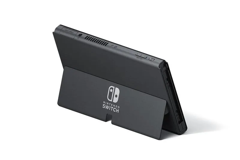 Nintendo Switch OLED — czym się różni i czy warto kupić?