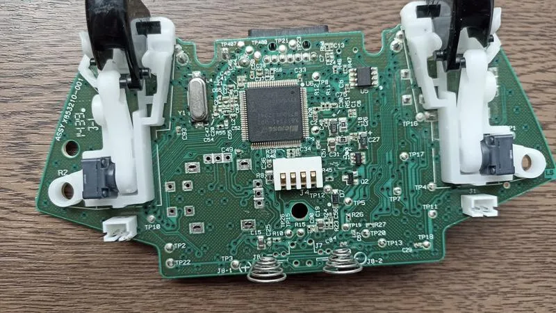 Lutowanie złącza w padzie